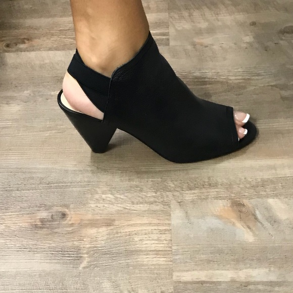 Sandals - Picture 2 of 6